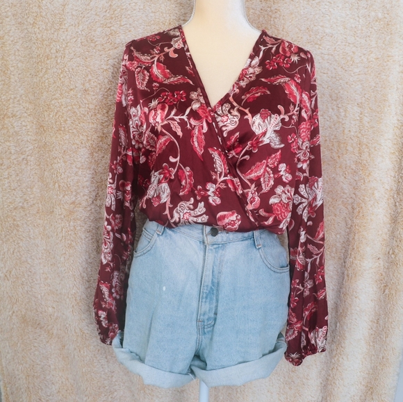 Perfect boho top for the holidays - Picture 3 of 3